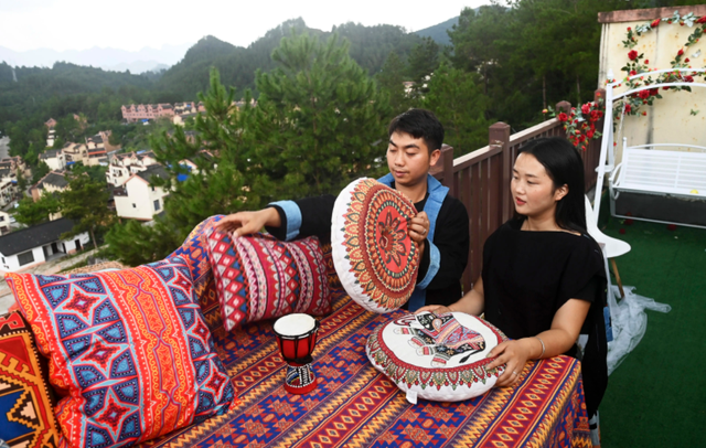 广西与贵州交界处的“菇类村”，女性衣着开放，以母系社会为主