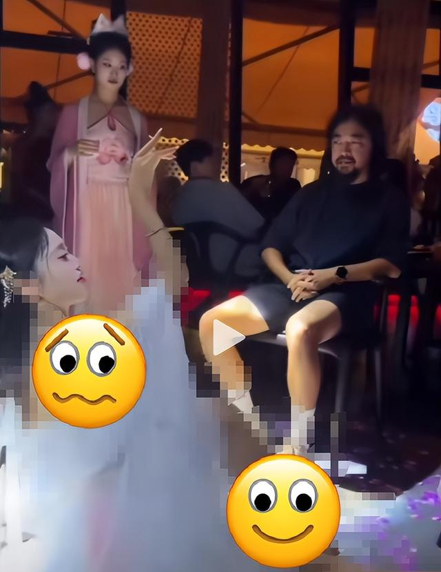 杭州萧山一酒馆被举报，官方表示营销过头，现正常营业