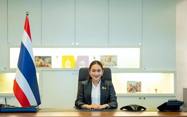 佩通坦大胜，军方支持，国会给佩通坦上保险，恢复总理职务倒计时