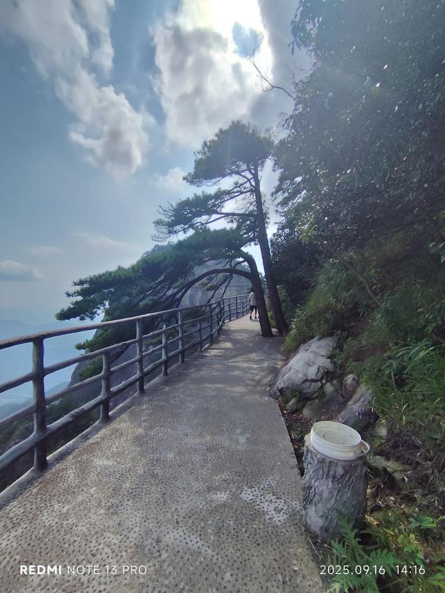 看明堂山⛰️万米高空玻璃栈道！悬崖天路！人间仙境！