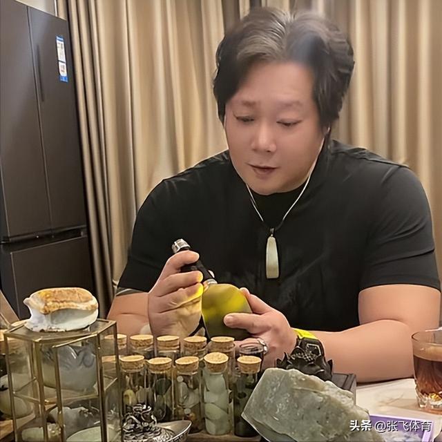 北京肖哥突发去世，年仅45岁，家里原石成堆开大奔	，十几套房出租