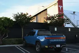 特斯拉车主换车视频登上TikTok热搜：Rivian成车主换车热门选择！有车主决定出售特斯拉车辆并取消Model Y订单图片