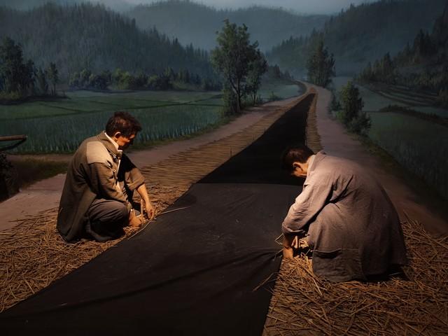 谁说革命年代没美女？华国锋夫人 30 岁旧照，比网红耐看 10 倍