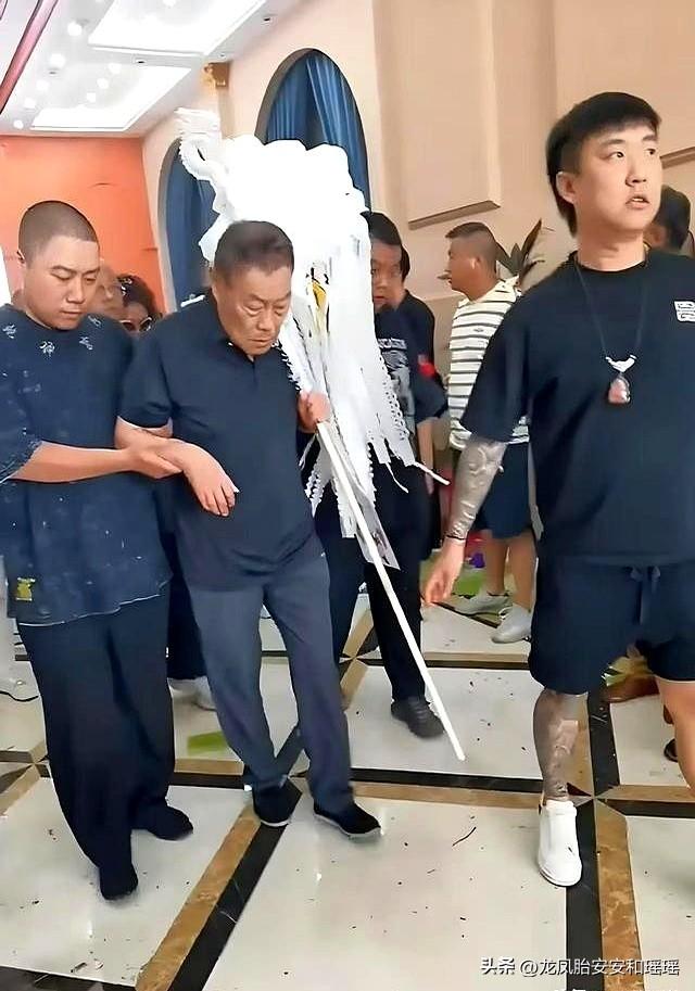 两种葬礼，两种人生，杨少华和常宝华的身后事，差距真是一目了然