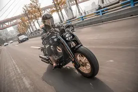 工业美学的极致演绎——奔达拿破仑400巡航测评图片