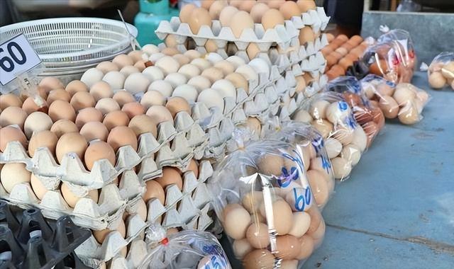 大量人造蛋流入市场，成本只要一毛钱？提醒：6种鸡蛋，真要少吃