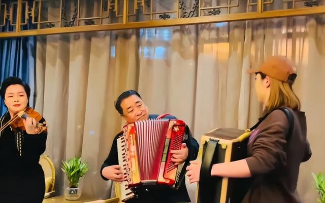 姜昆视频拍摄者发声：视频本月在国内拍摄，将起诉网暴姜昆的博主