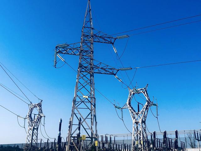 美国AI专家：看到中国的发电量，电价，就知道中国AI赢定了