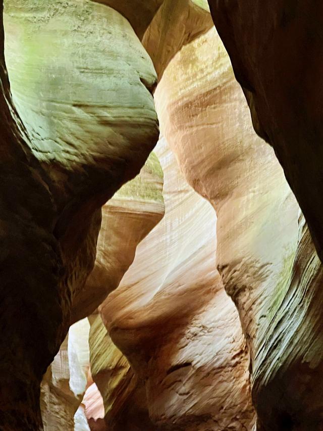 甘泉大峡谷，龙巴沟和桦树沟（桦树沟类溶洞）