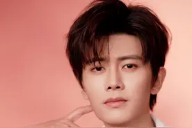 任嘉伦方发声明辟谣嫖娼、出轨、离婚等传言，卓伟也发声撇清关系图片