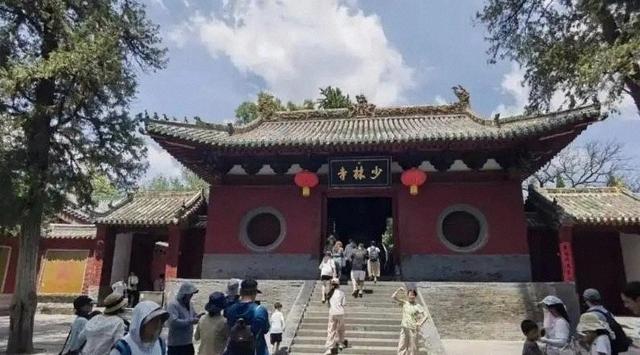 释永信落幕刚四个多月，遭暗访的释印乐，竟让他再次成了笑柄