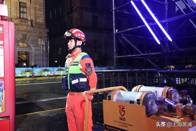台前梦幻，幕后守护！原来这就是上海旅游节大巡游的“双面魅力”