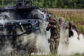 高燃！直击武警特战队员多课目训练现场图片