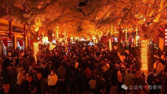 比人山人海还火爆的场面！就在天水“黄金大道”…