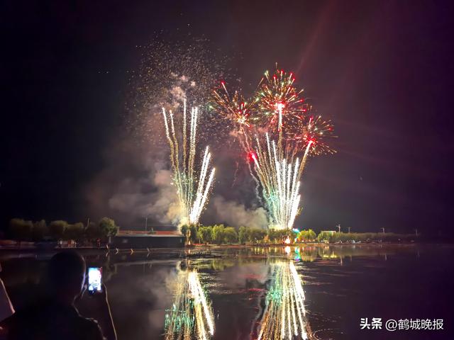 铁锋区查罕诺村第二届泼水节盛大启幕