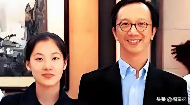 伏明霞和老梁结婚后，伏家父母“抑郁”了许久，还双双把工作辞了