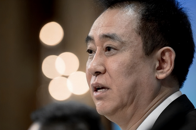 许家印有多张狂，从他的名片就看出他嚣张跋扈的本色