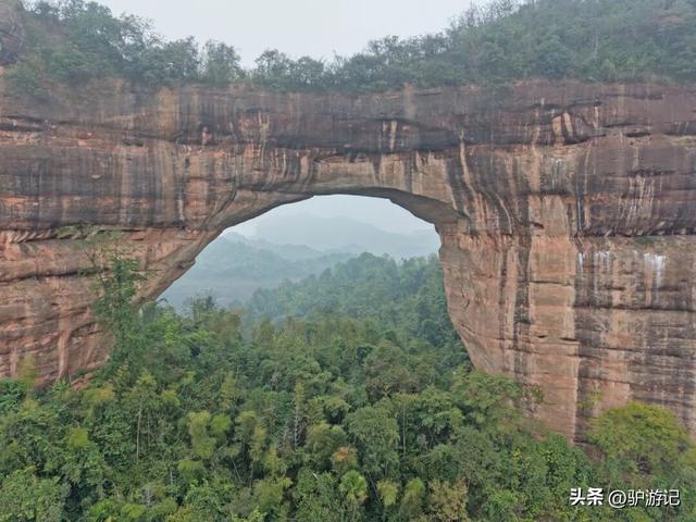 郴州的“坦”，丹霞洞穴中的独特景观，刷新你的认知！