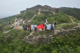 武汉一群“爬山搭子”在山里捡垃圾：4个多小时清理了近50斤图片