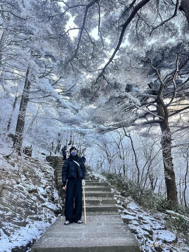 《冬日黄山：赏五绝奇景，品浪漫日出日落》