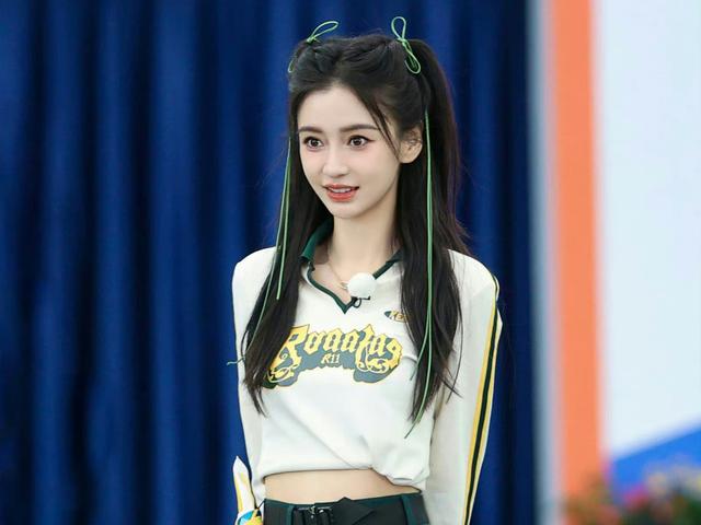 黄晓明也没想到，被自己抛弃的前妻杨颖，已走上另一条“上坡路”