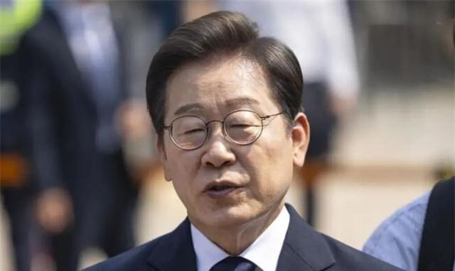 李在明拒绝出席中国阅兵，王毅挂断电话，送了韩国一句话