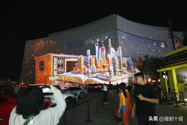 周边商场瞬时客流破纪录！上海国际光影节点亮消费新场景