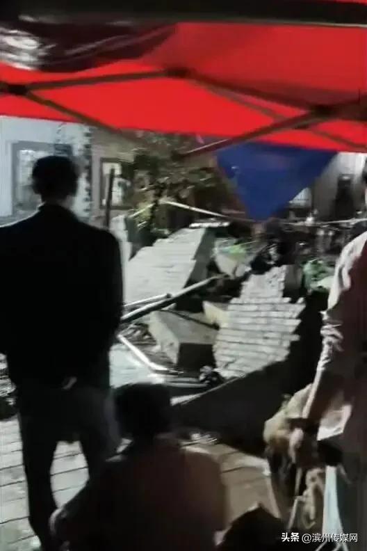 云南昭通一村民家办丧事时围墙倒塌,致前来吊唁的6人身亡,年纪最小的25岁、最大的60岁,多方回应