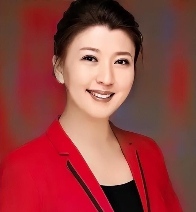 过气明星有多惨：农村走穴，穷到只剩100万，摆摊还债，体面呢？