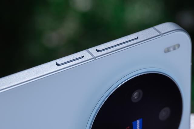 一抹自在蓝 温润如丝绒 vivo X300真机图赏