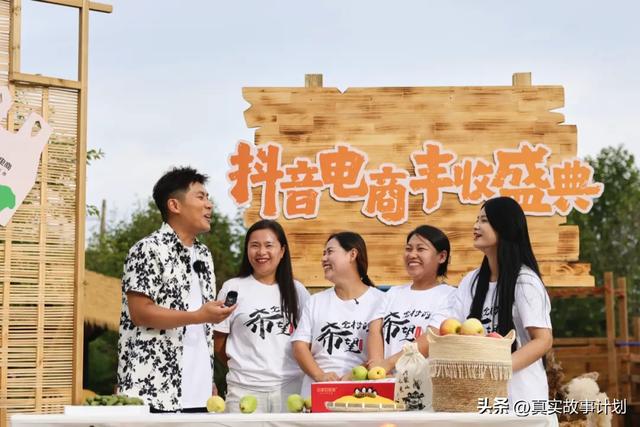 在山东，靠直播带货上牌桌的女人们
