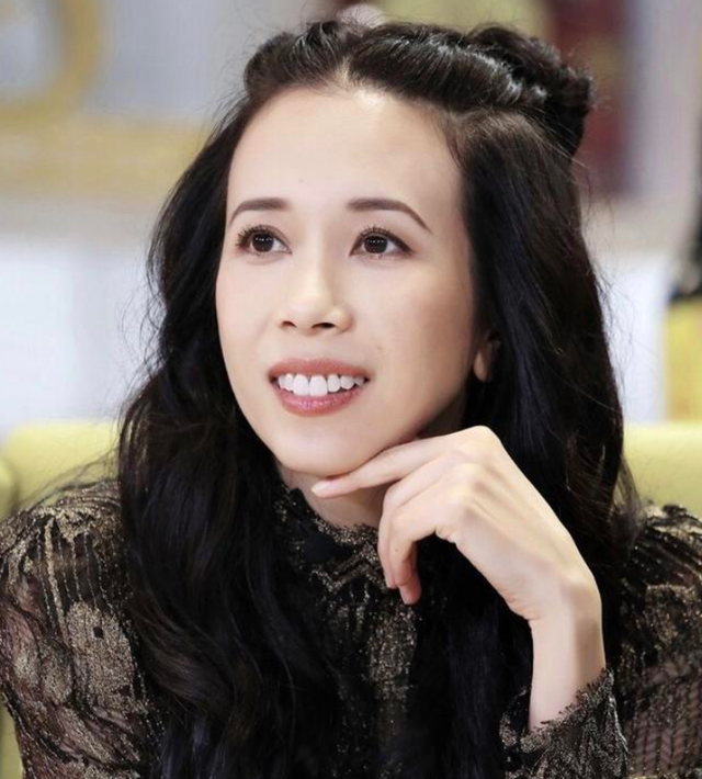看到莫文蔚演唱会“衣不蔽体”后，才知道，郭德纲为何要说那句话