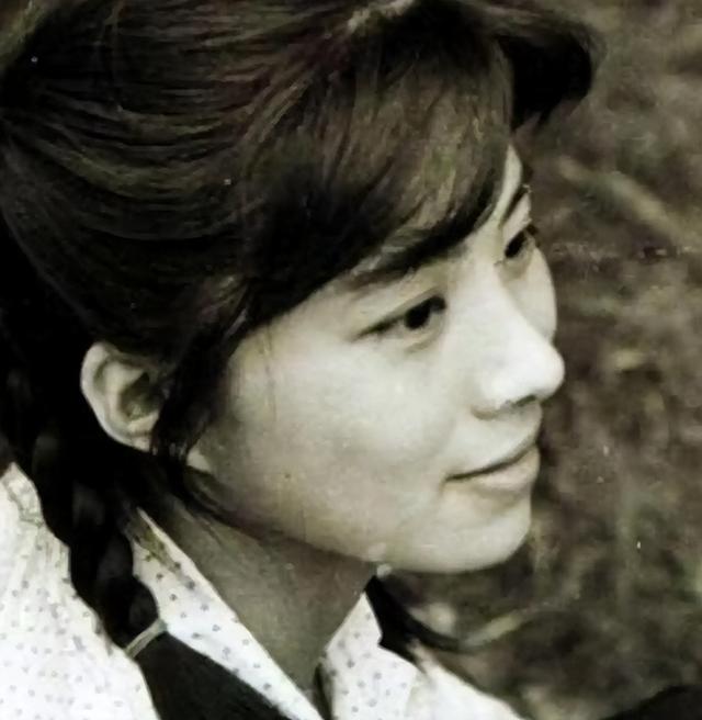 《生万物》3个土掉渣“老婆子”，年轻时美貌无双，颜值不输杨幂