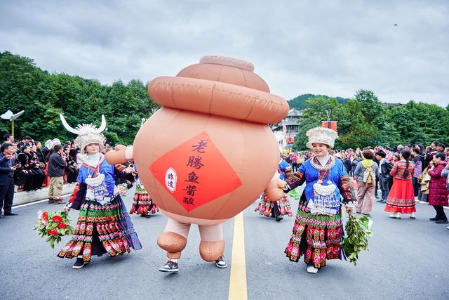 黔东南雷山苗年，载歌载舞，热闹非凡，感受一场流动的非遗盛宴