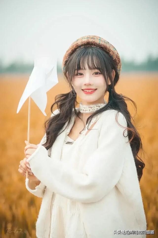 浙江金华一校花太漂亮了，五官精致	， 鞋码36.1，美得让人移不开眼