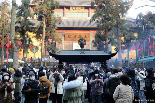 为啥欧美著名教堂大多不收费，国内寺庙普遍收费，原因其实很简单