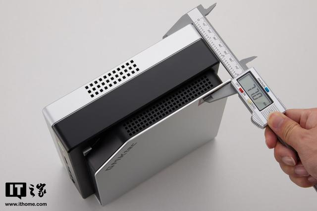 极摩客EVO-X2 Mini AI工作站评测：AI Max+395加持顶级性能