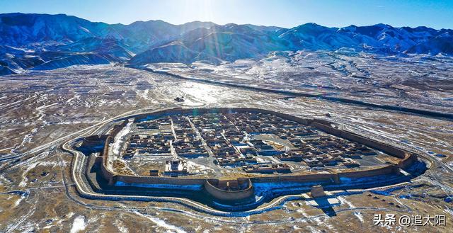 景泰：古城雪山沐夕阳