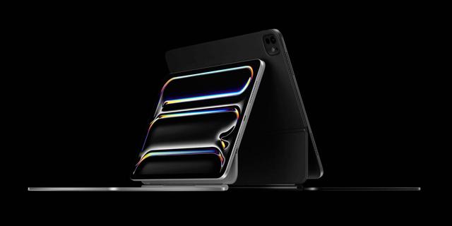 疑似M5 iPad Pro开箱流出：长得一样，但速度翻倍？