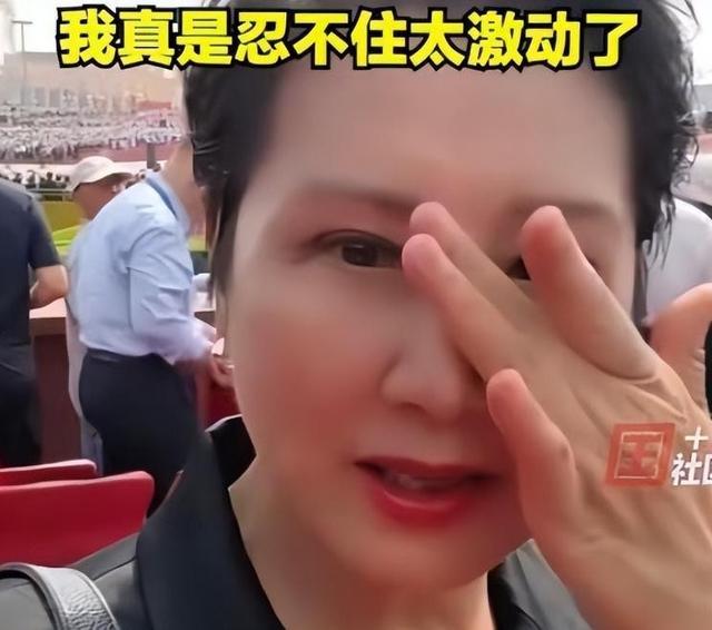 谢霆锋没想到，张柏芝凭阅兵当天的举动，口碑暴增，尽显格局之大