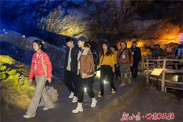 秋染陇原绘新卷 文旅融合启新程——2025甘肃秋冬旅游推介大会官鹅沟走笔