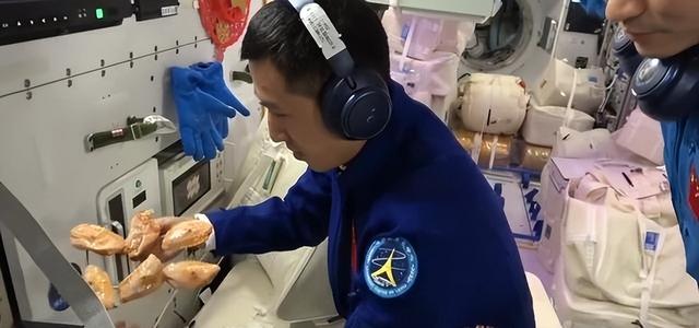 美军刚发出威胁，神舟二十号就疑遭撞击，中国为这一天已准备多年