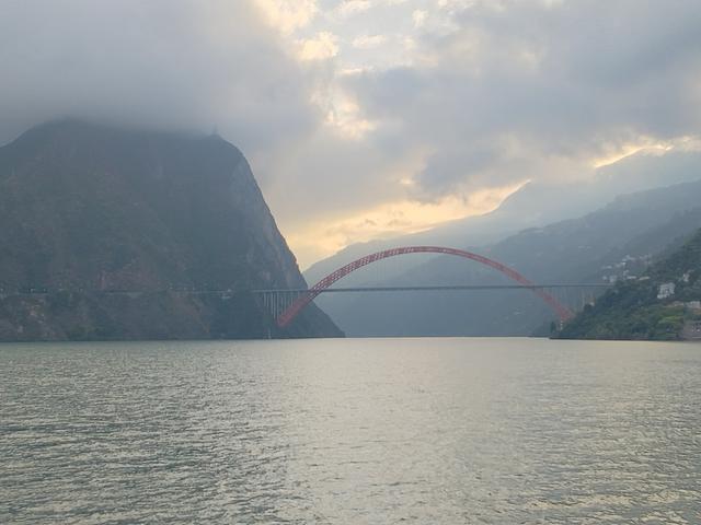 鄂渝行第四天（上）：小红船换小白船，从巫山到巴东