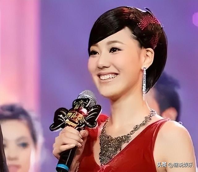 讨好大佬，陪睡上位，遭央视“开除”，她身上的谣言为何这么离谱