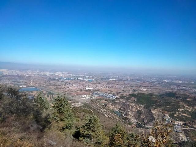 登上凤凰山 作者:梁红