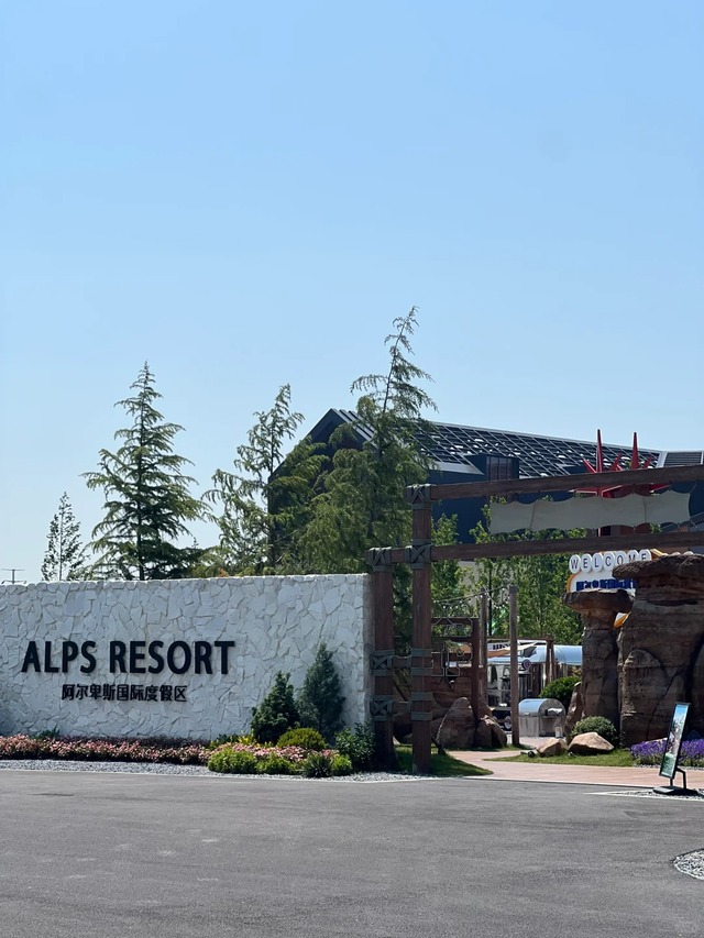 为了拿下万亿元冰雪季旅游订单，南北地区都抢疯了！