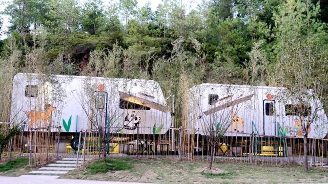 长汀莲花湖植物园国庆迎客 房车露营地成休闲新体验