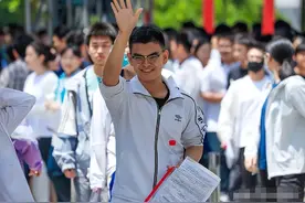 2024年高考作文题目出炉，网友：还好毕业的早。我却笑死在评论区图片