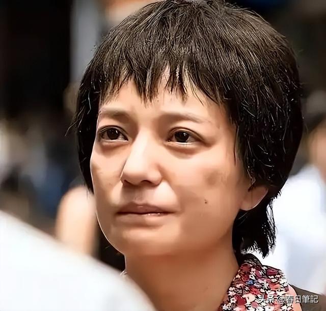 面相又变了！49岁赵薇广东吃饭又老又凶， 当年小燕子再也回不去了