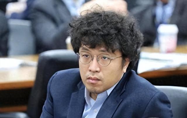 潜伏在中国的反华家族，靠大陆收入上亿，如今下场大快人心！